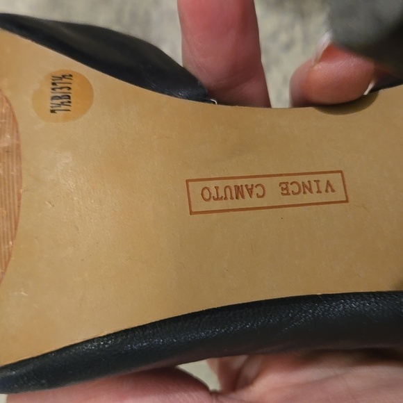 VINCE CAMUTO VP Halona Heels - Picture 5 of 9